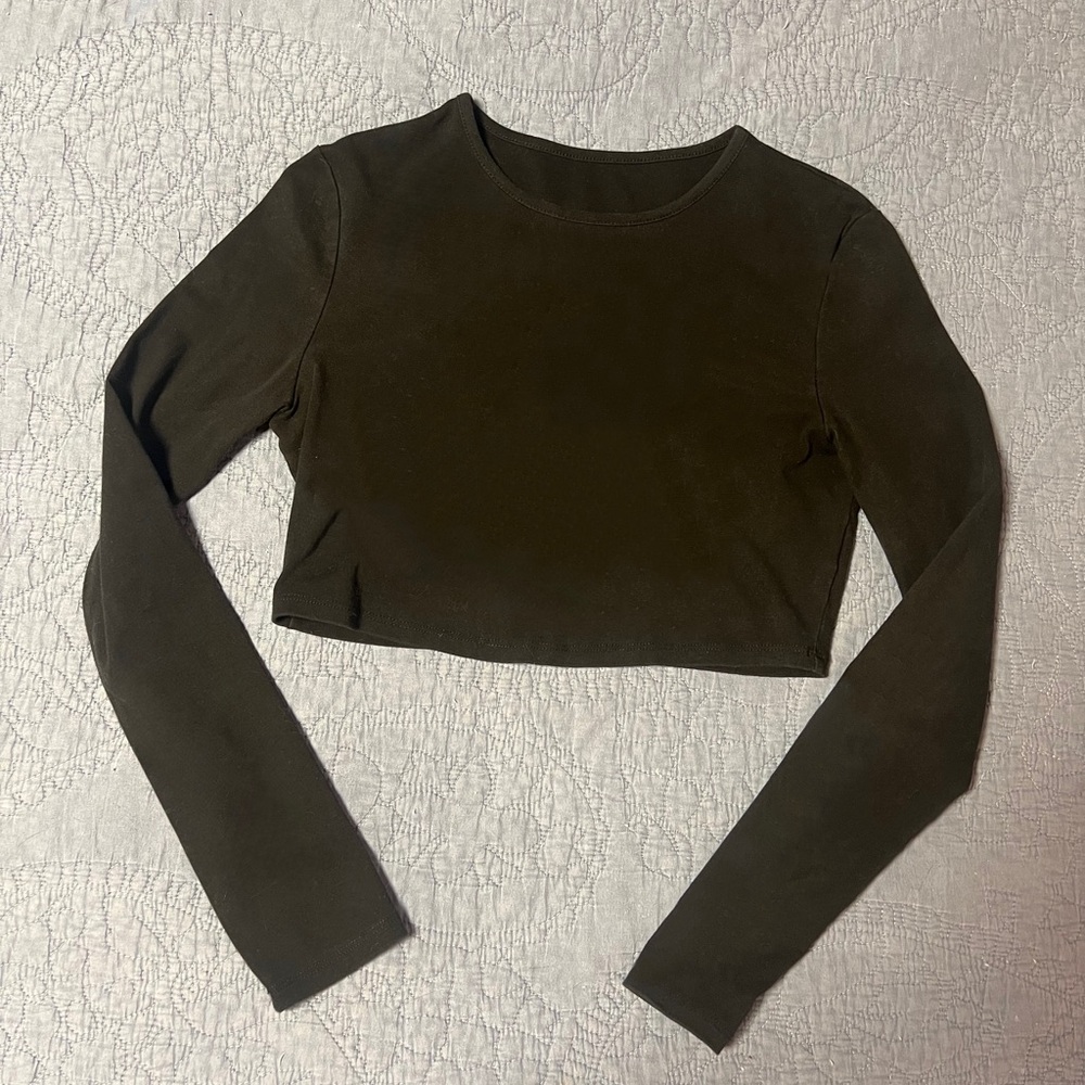 Basic black long sleeve crop top